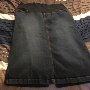 Super cute jean denim DUO MATERNITY skirt! Xl